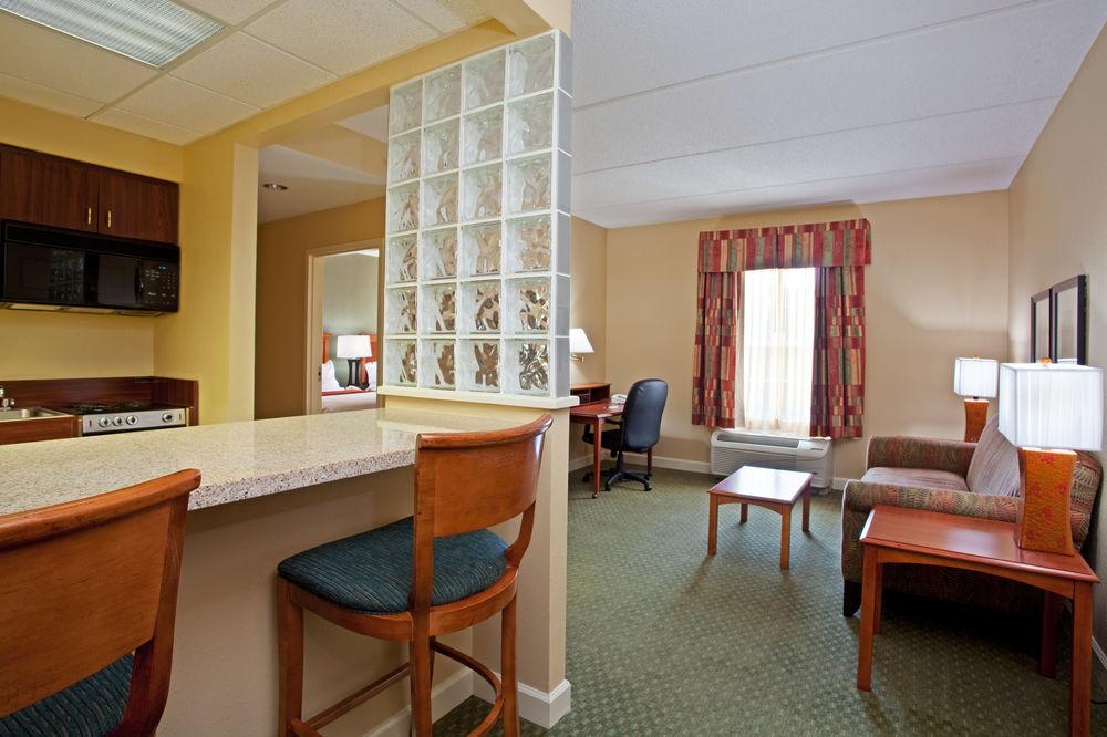 Holiday Inn Express Hotel & Suites Conover - Hickory Area By Ihg Екстериор снимка