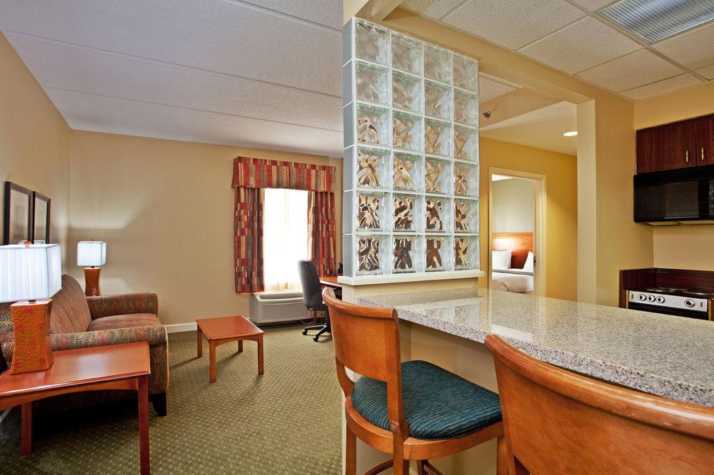 Holiday Inn Express Hotel & Suites Conover - Hickory Area By Ihg Екстериор снимка