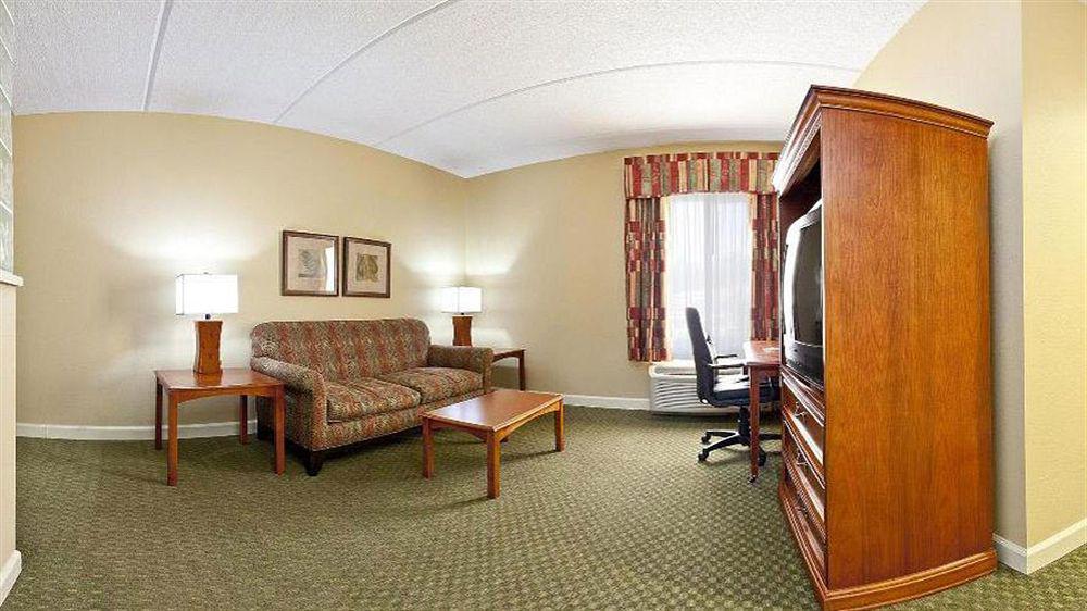 Holiday Inn Express Hotel & Suites Conover - Hickory Area By Ihg Екстериор снимка