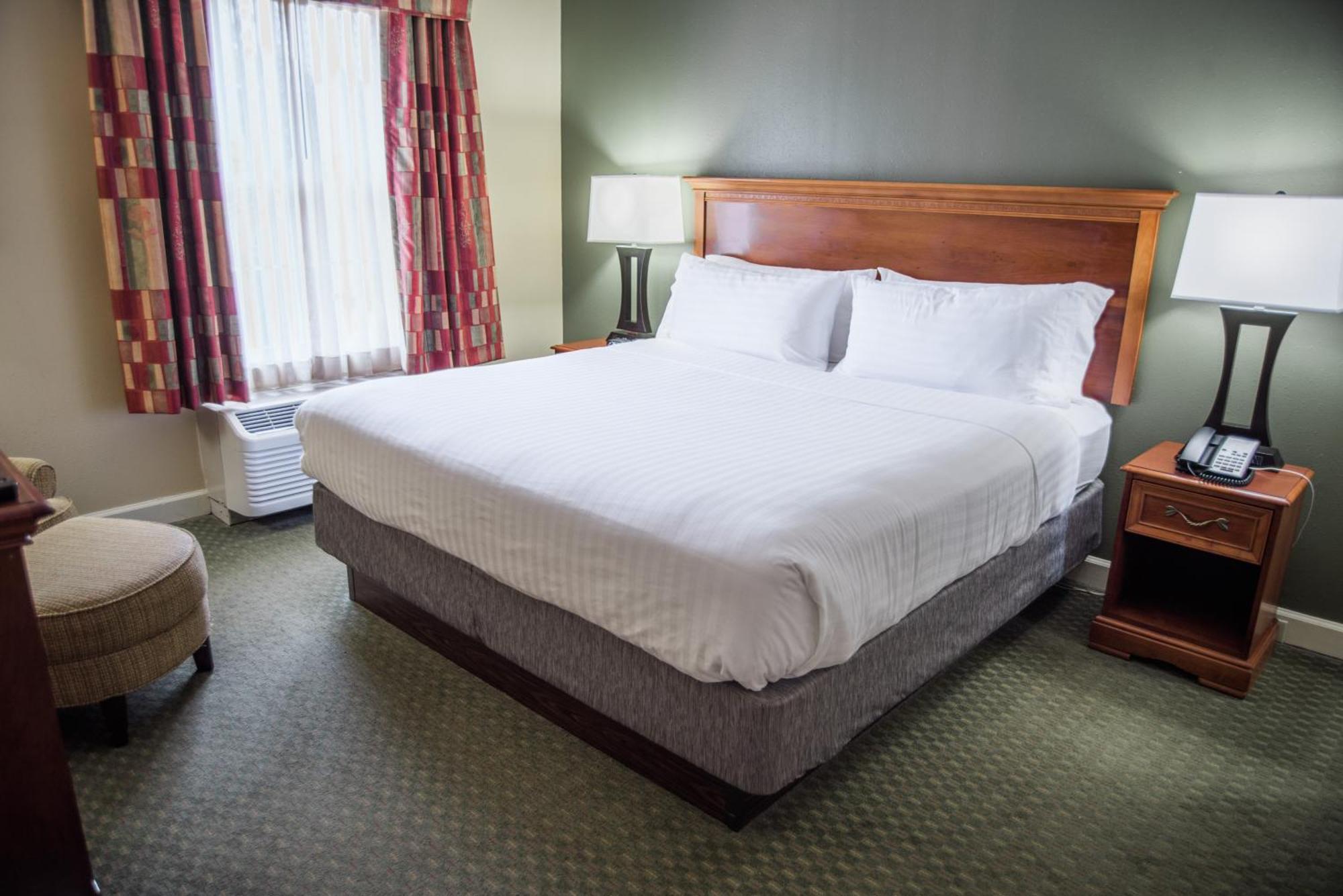 Holiday Inn Express Hotel & Suites Conover - Hickory Area By Ihg Екстериор снимка