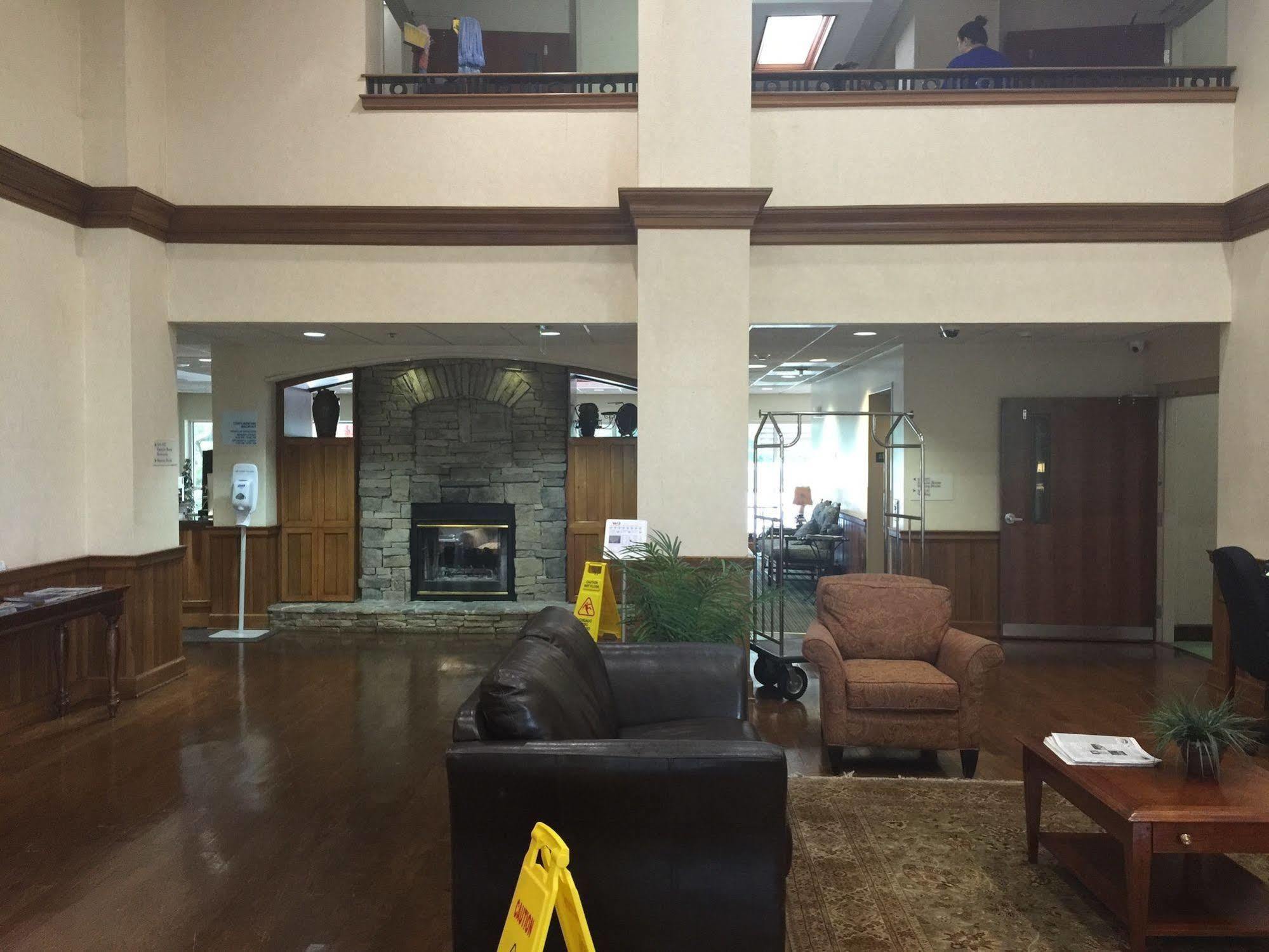Holiday Inn Express Hotel & Suites Conover - Hickory Area By Ihg Екстериор снимка