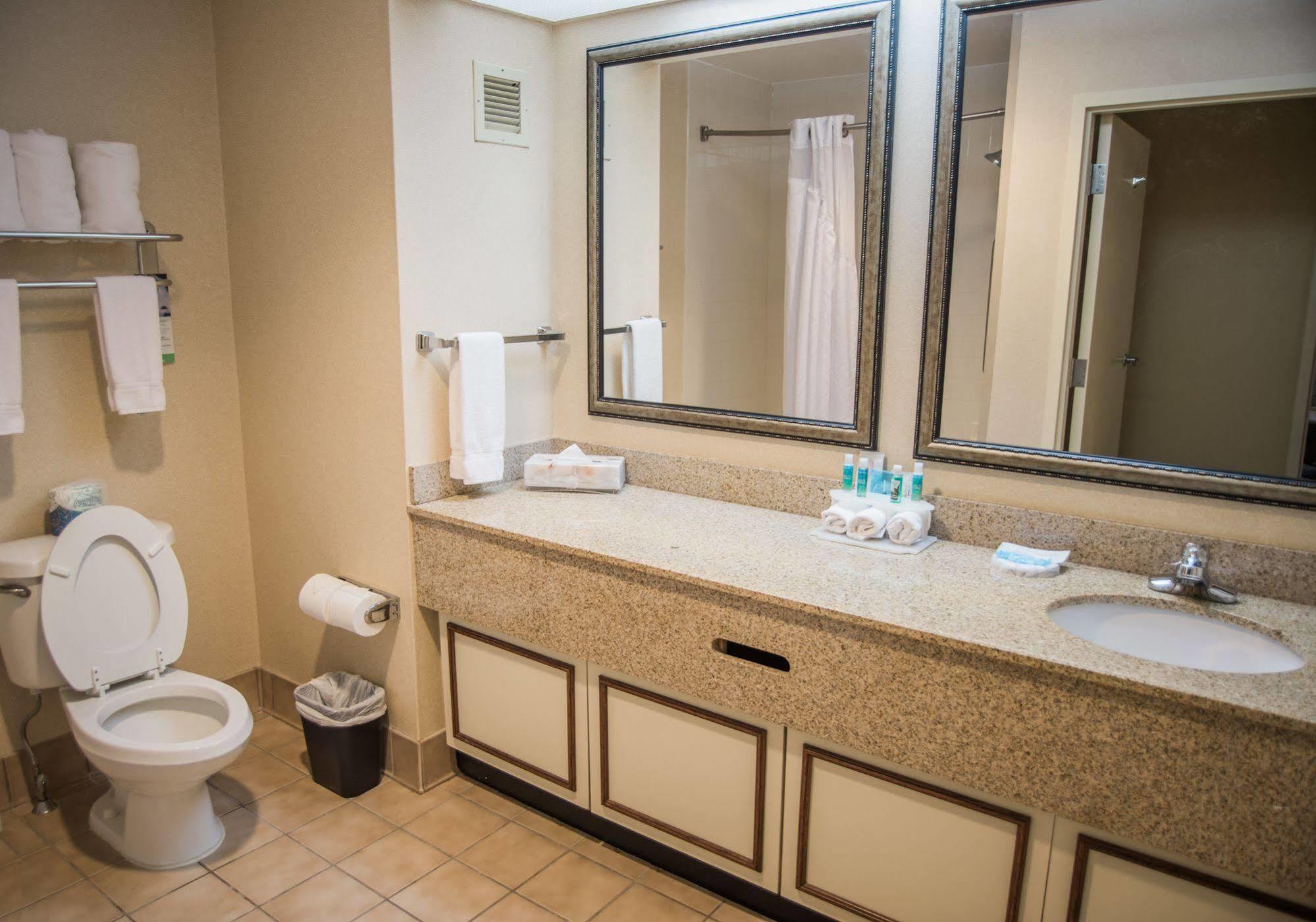 Holiday Inn Express Hotel & Suites Conover - Hickory Area By Ihg Екстериор снимка