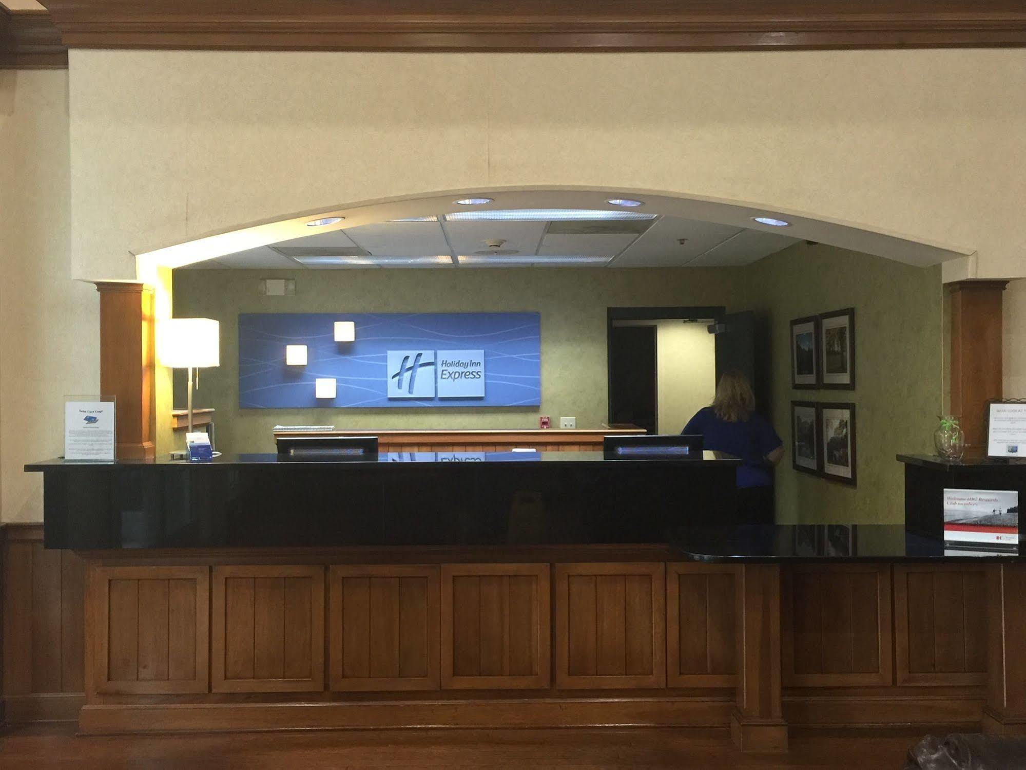 Holiday Inn Express Hotel & Suites Conover - Hickory Area By Ihg Екстериор снимка