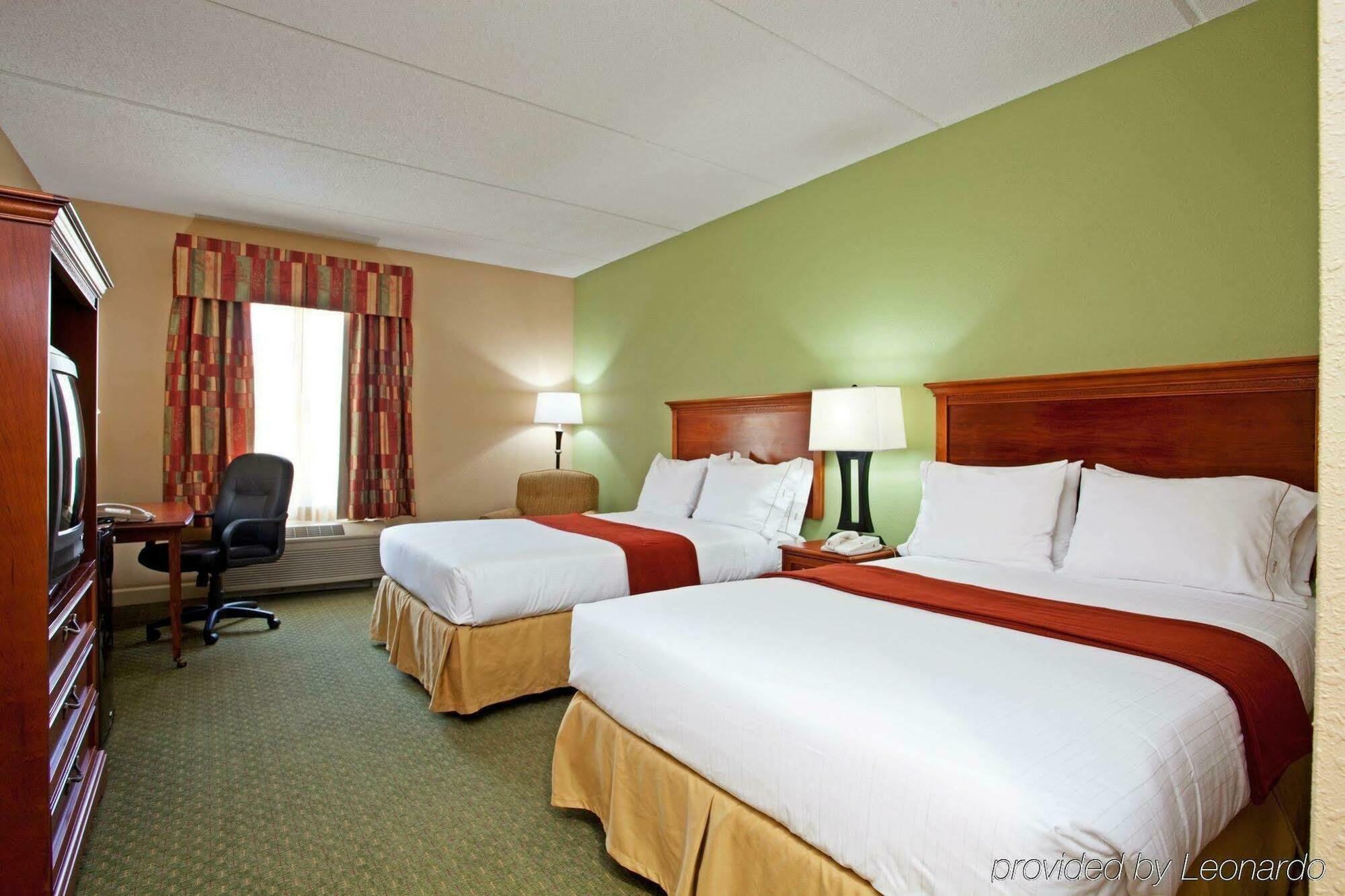 Holiday Inn Express Hotel & Suites Conover - Hickory Area By Ihg Екстериор снимка